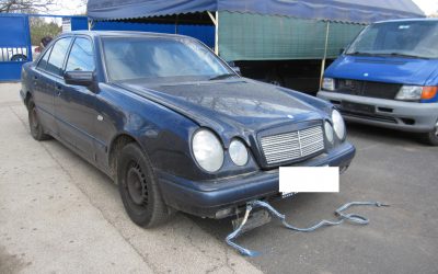 MERCEDES E210